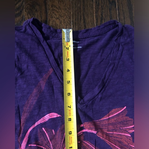 Express Women’s S Purple V-Neck Short-Sleeve Tee w/Hot Pink Floral Design - Picture 9 of 11